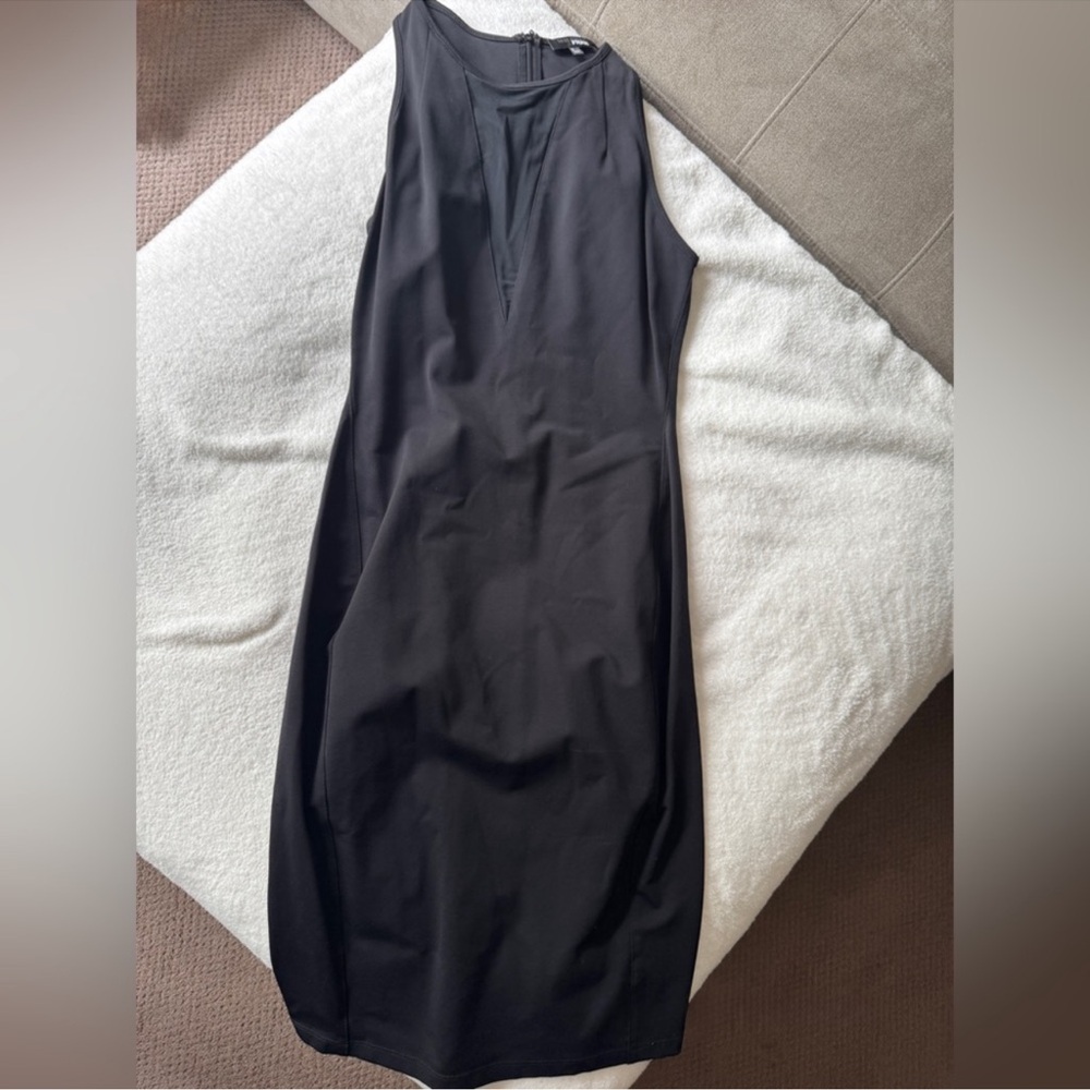 Wilfred Classic Black Sleeveless Dress V
neck mesh - Picture 2 of 4